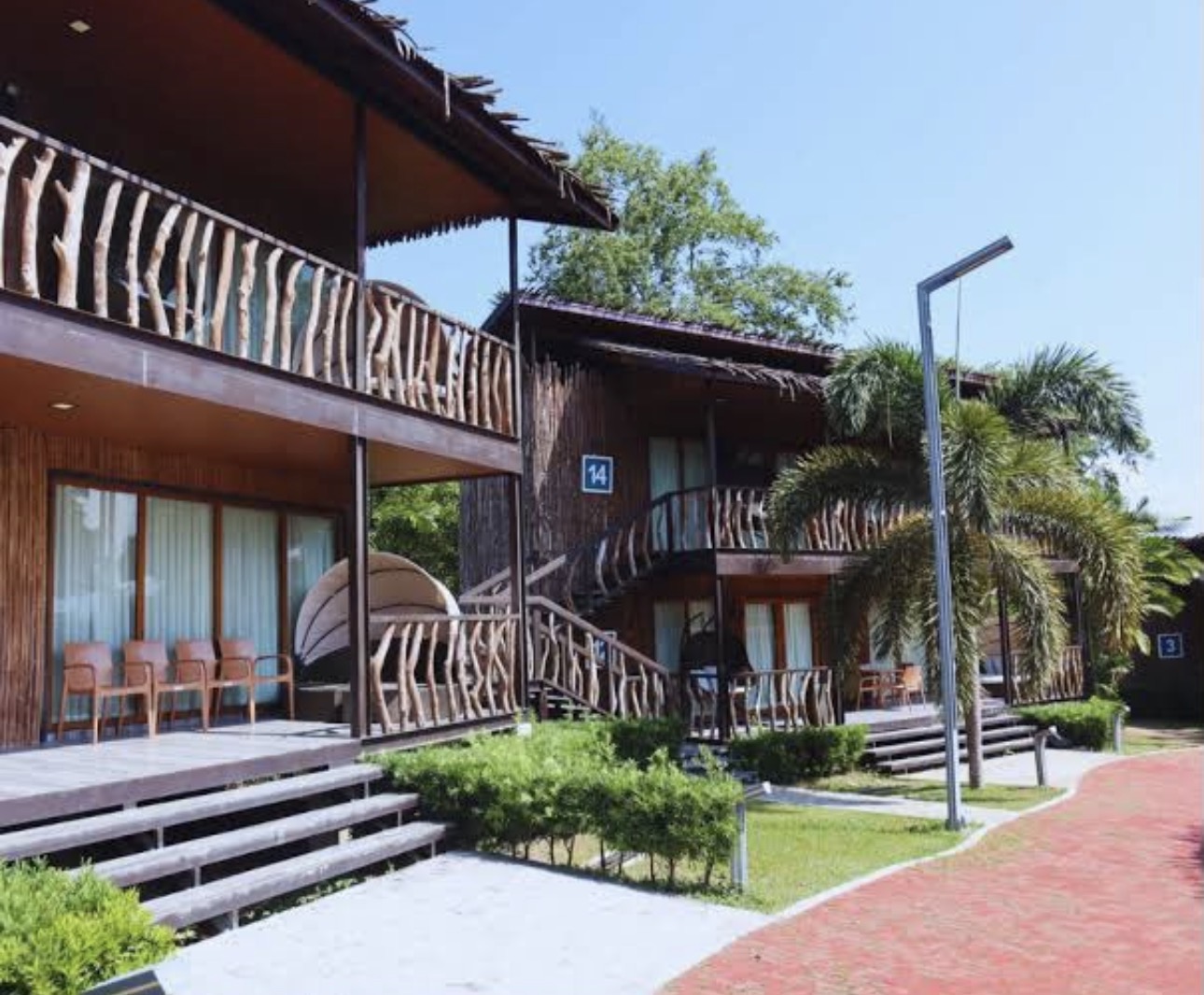 LUXURY POOL VILLA: 30-35 Pax