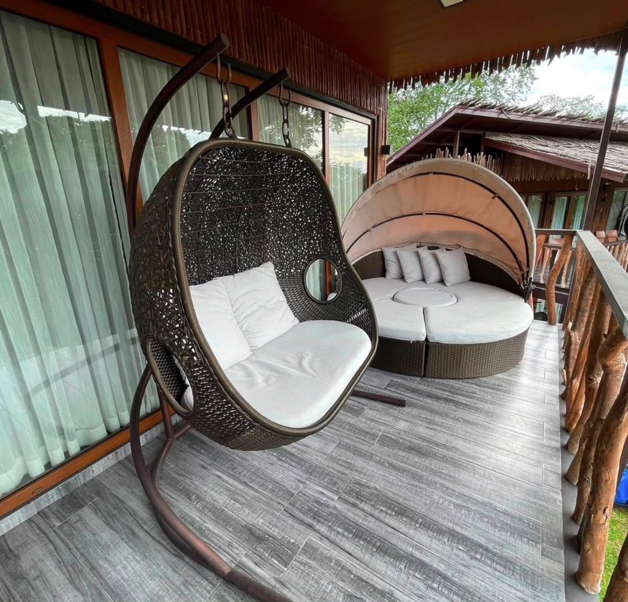 LUXURY POOL VILLA: 30-35 Pax