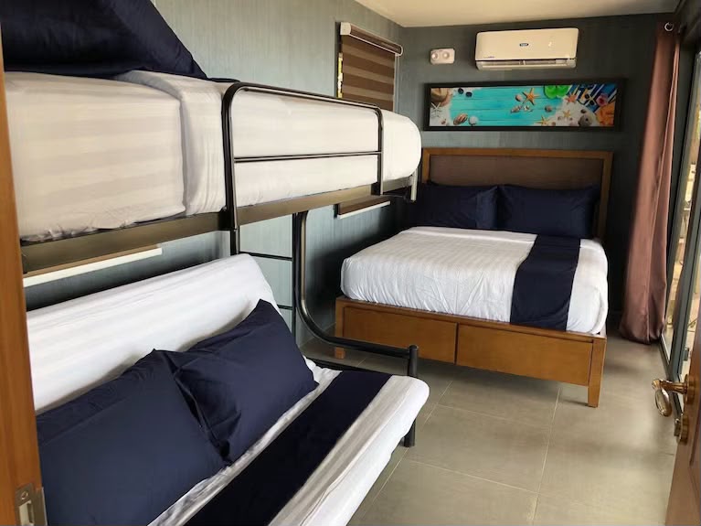 COVE VILLA: 20-25 Pax